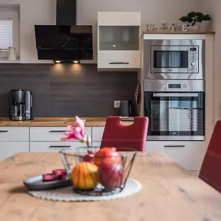 Holiday home Naturpark-5 Sterne Ferienhaus-kamin-sauna-see *